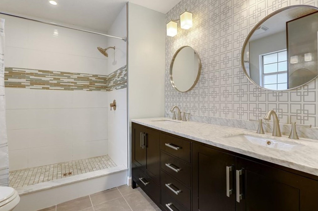 1027 Ashbury Dr, Decatur GA  30030-4167 exterior