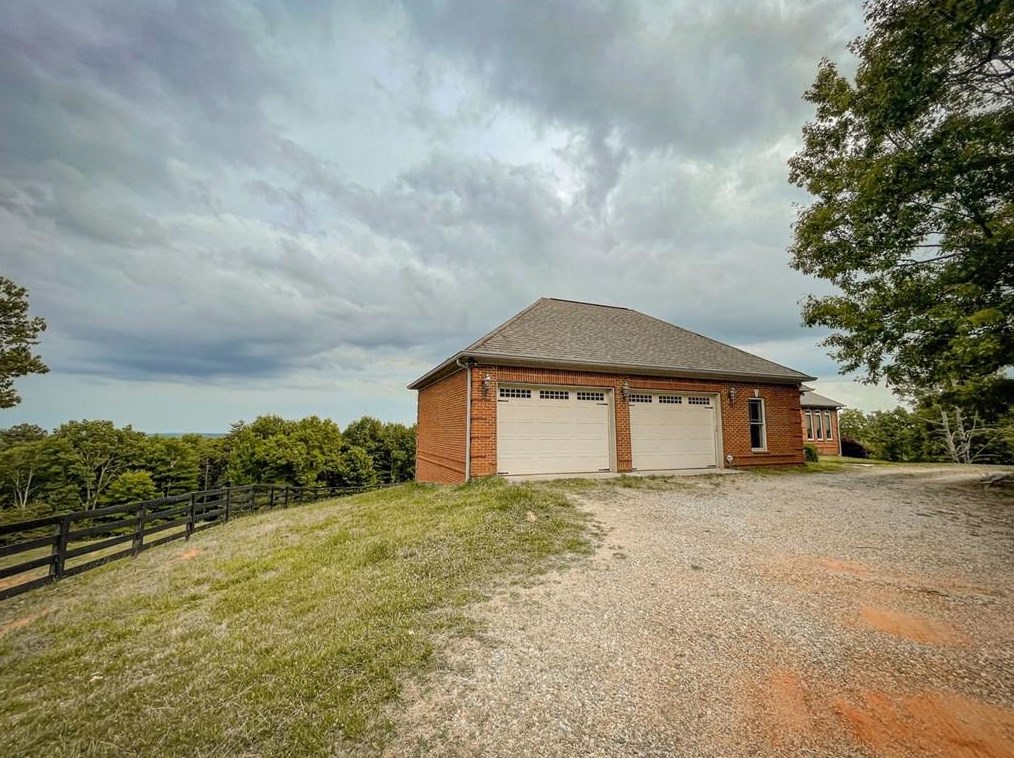 230 Wild Iris Ln, Clarkesville, GA 30523
