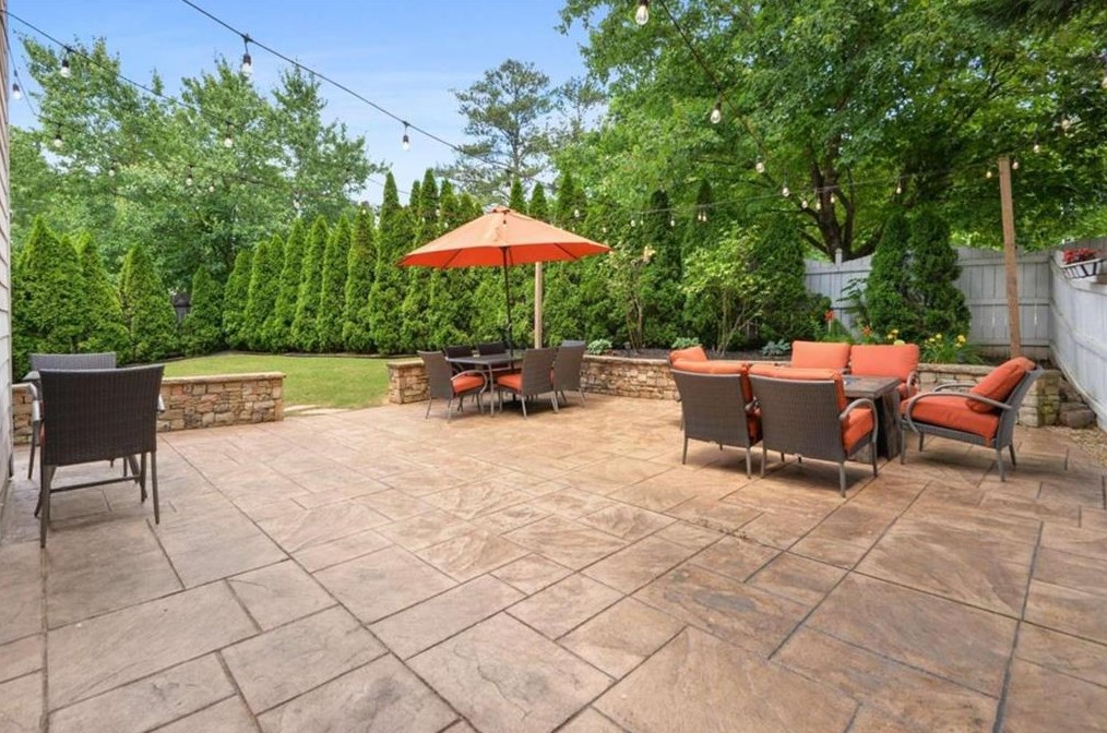 260 Ennisbrook Dr, Smyrna GA  30082-2433 exterior