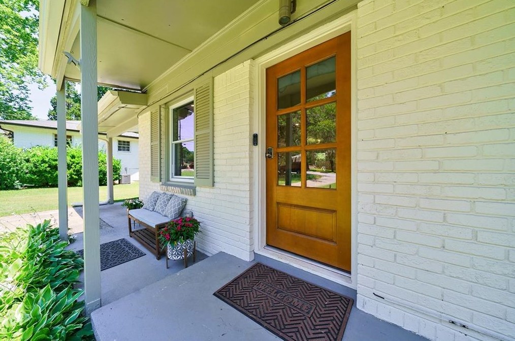 3218 Highland Dr, Smyrna GA  30080-3736 exterior