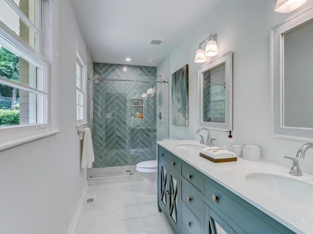 2556 Sunset Dr, Atlanta GA  30345-1947 exterior