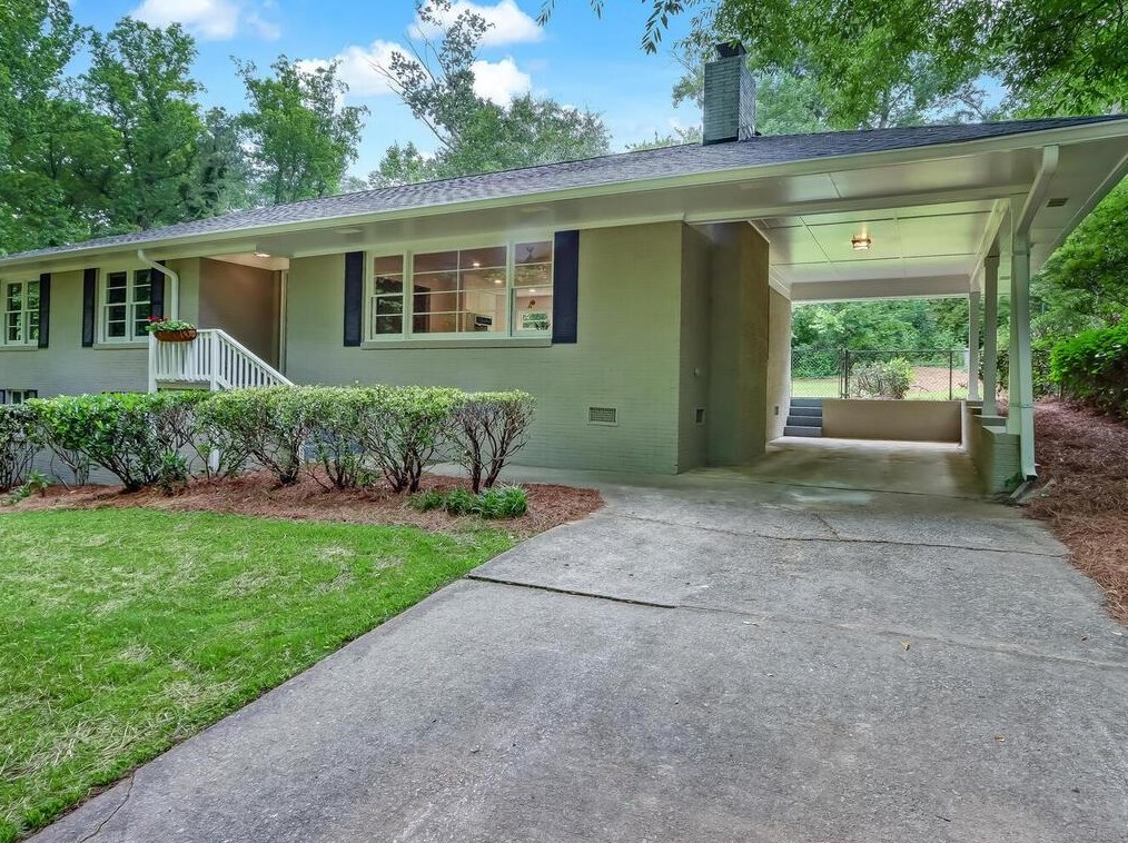 2556 Sunset Dr, Atlanta GA  30345-1947 exterior
