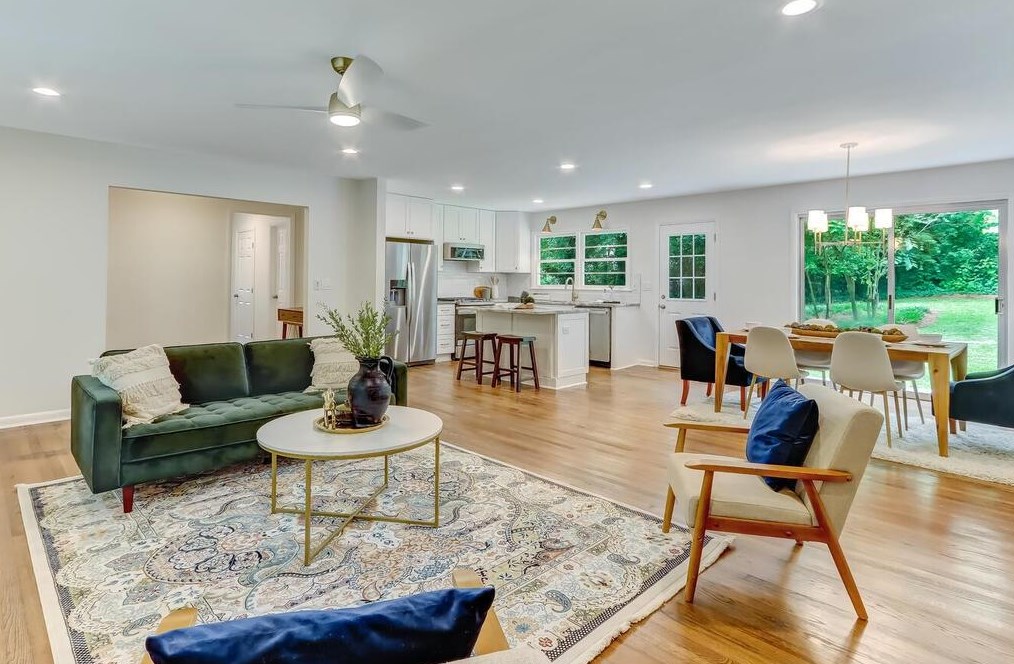 2556 Sunset Dr, Atlanta GA  30345-1947 exterior