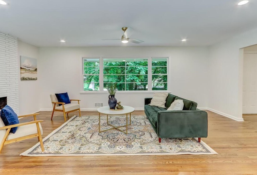 2556 Sunset Dr, Atlanta GA  30345-1947 exterior