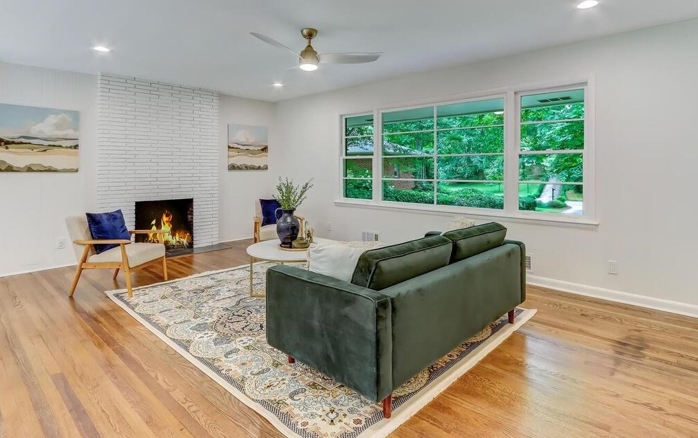2556 Sunset Dr, Atlanta GA  30345-1947 exterior