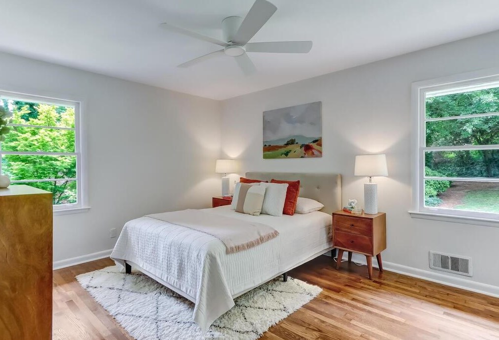 2556 Sunset Dr, Atlanta GA  30345-1947 exterior
