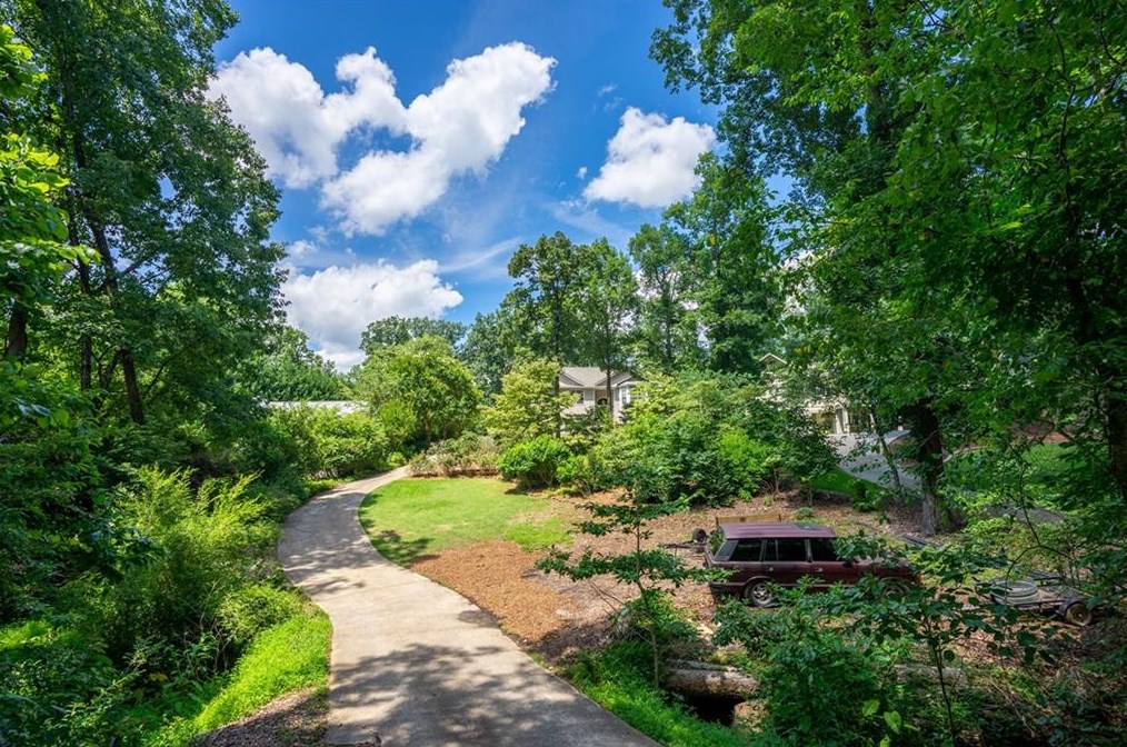6006 River Oaks Dr, Flowery Branch, GA 30542-2590