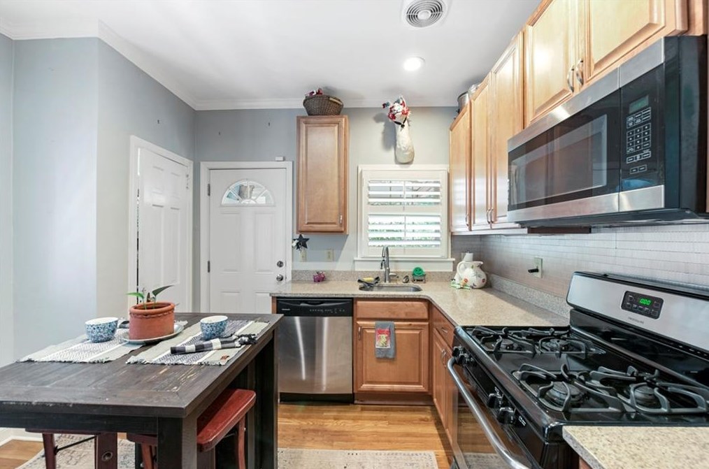 837 Lake Dr, Decatur GA  30030-4903 exterior