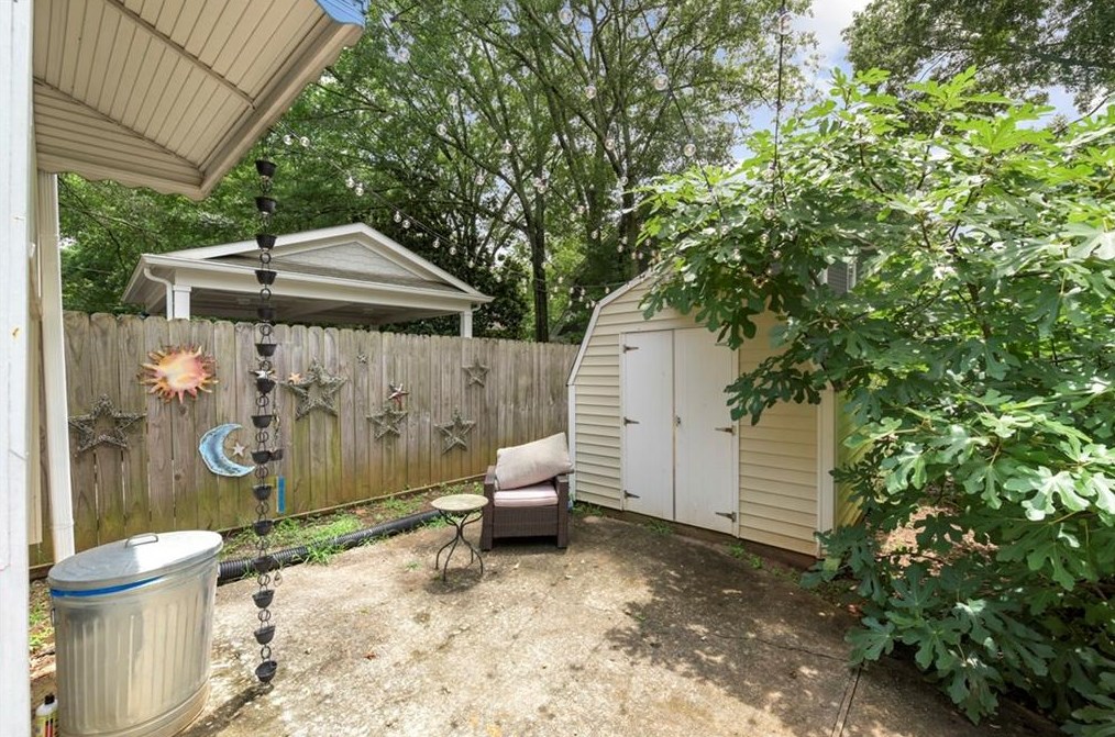 837 Lake Dr, Decatur GA  30030-4903 exterior