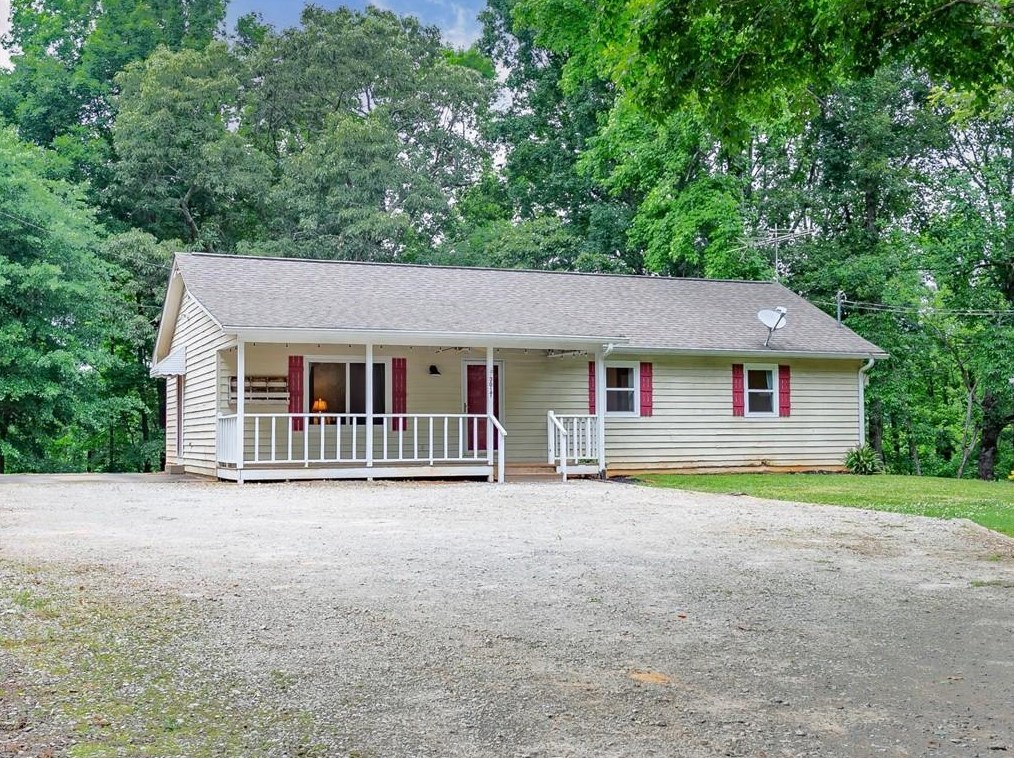 3017 White Sulphur Rd, Gainesville, GA 30501-7545