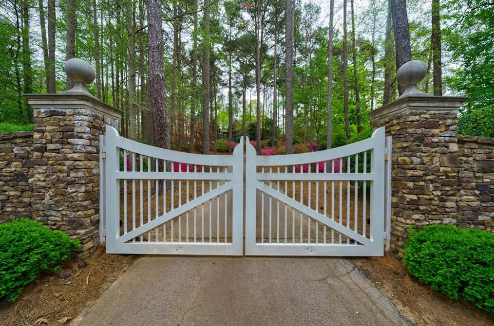 9135 Brumbelow Rd, Alpharetta, GA 30022