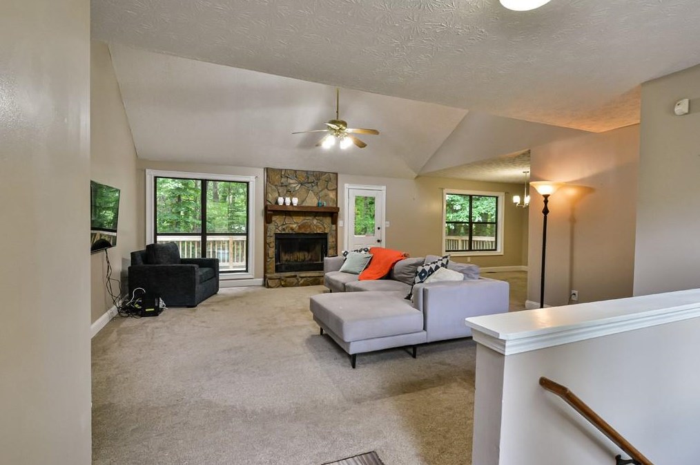 1047 Justice Ln, Acworth, GA 30102-6352