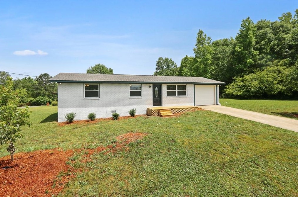 150 Sales Barn Rd, Carrollton, GA 30116
