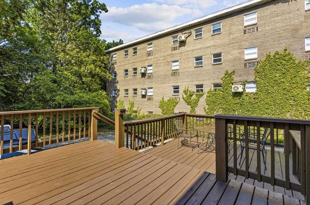 53 Sheridan Dr, Atlanta GA  30305-3103 exterior