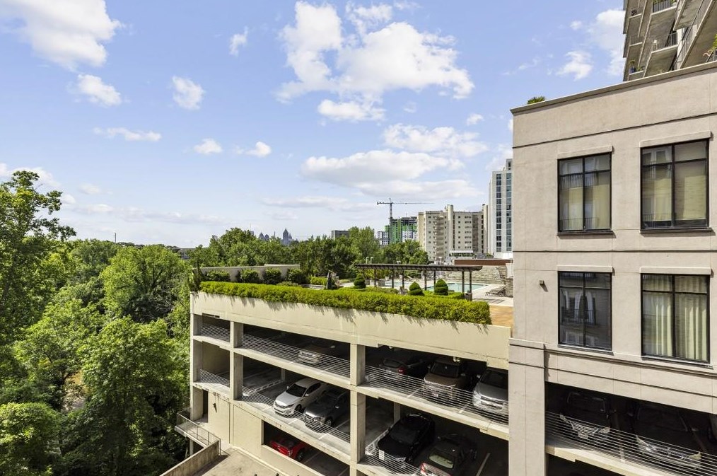 2255 Peachtree Rd, Atlanta GA  30309-1101 exterior