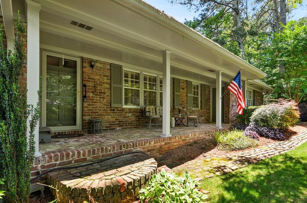 2220 Cumberland Dr, Smyrna GA  30080-4661 exterior