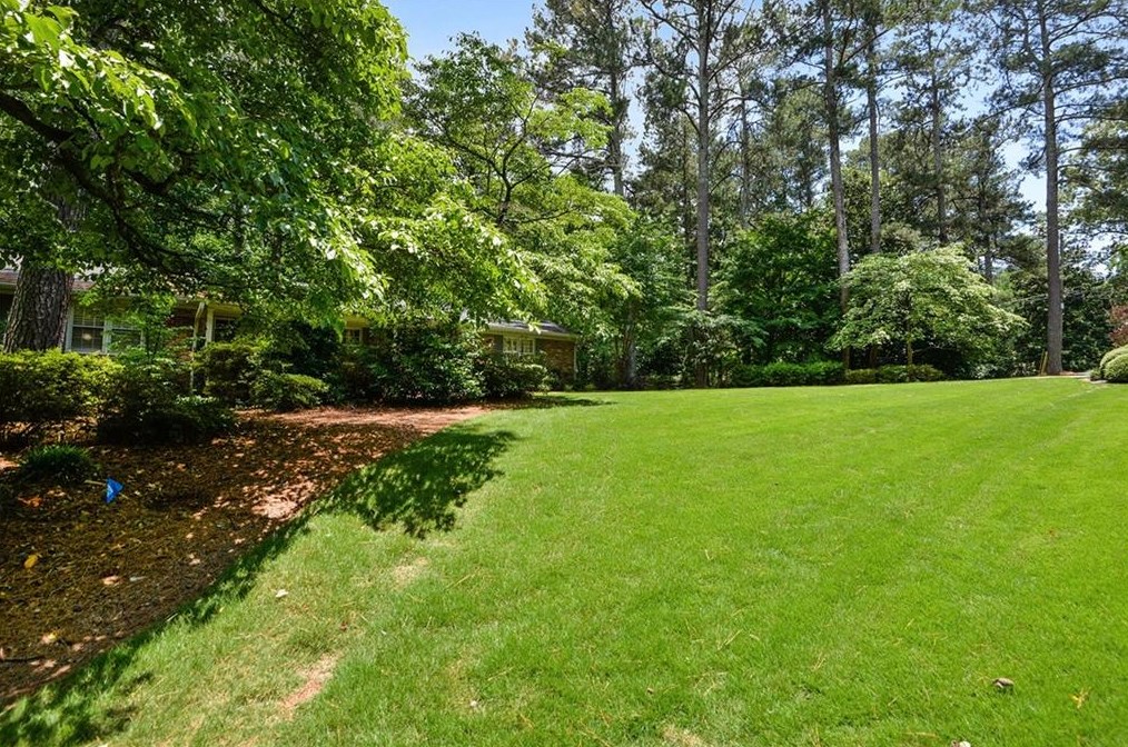 2220 Cumberland Dr, Smyrna GA  30080-4661 exterior
