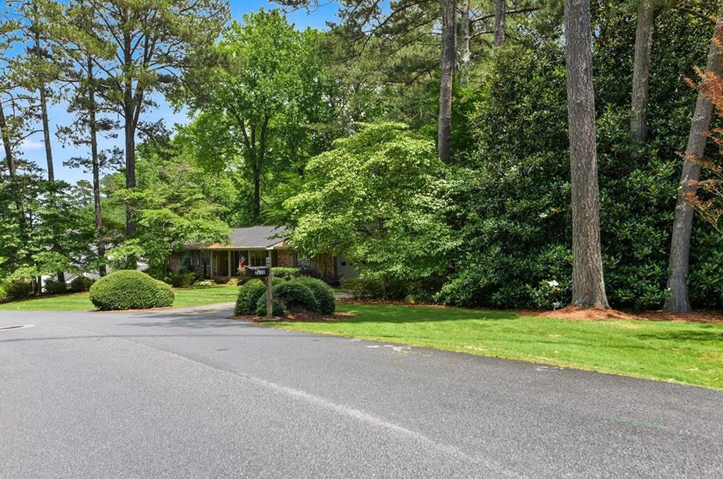 2220 Cumberland Dr, Smyrna GA  30080-4661 exterior