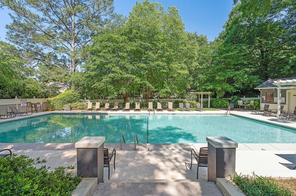 6900 Roswell Rd, Atlanta GA  30328-2209 exterior