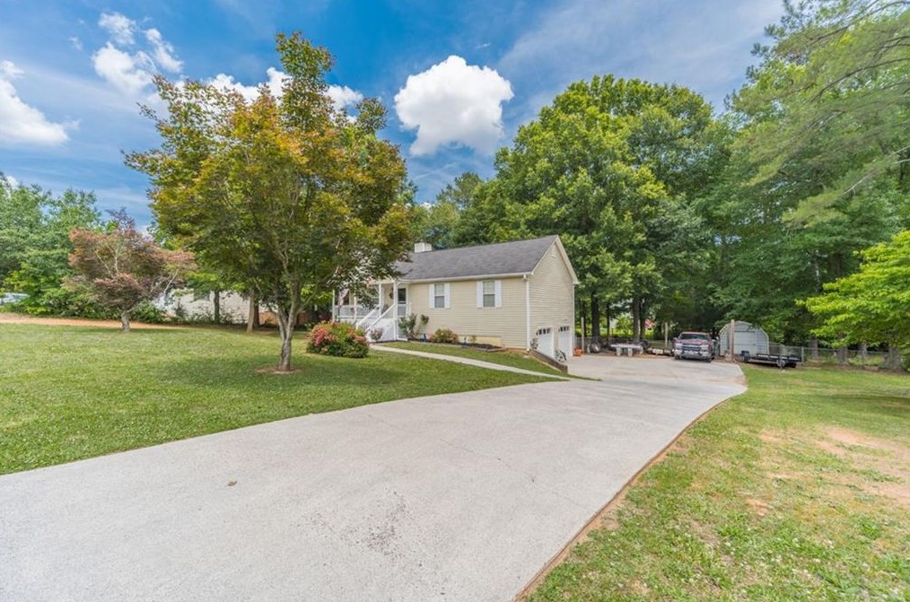 14 Camelot Dr, Euharlee, GA 30121-4997