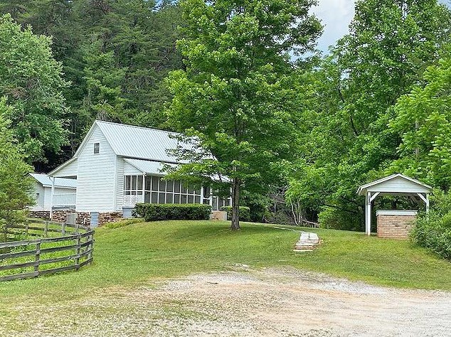 229 Willow Pond Rd, Dahlonega, GA 30533