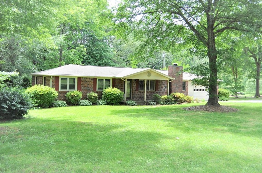 5807 Jim Crow Rd, Flowery Branch, GA 30542-2502