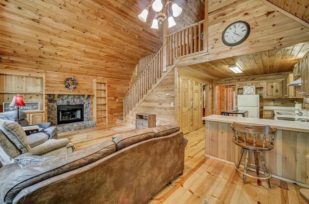 295 Vista Chalet Dr, Ellijay, GA 30540