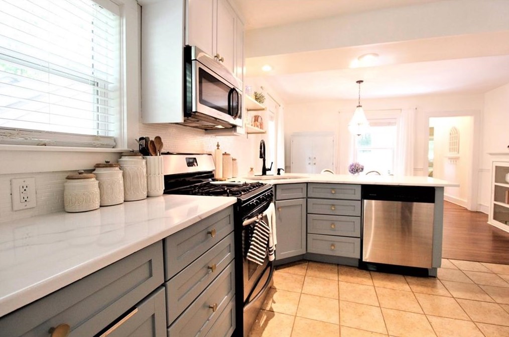 2461 Woodland Cir, Atlanta GA  30344-2765 exterior
