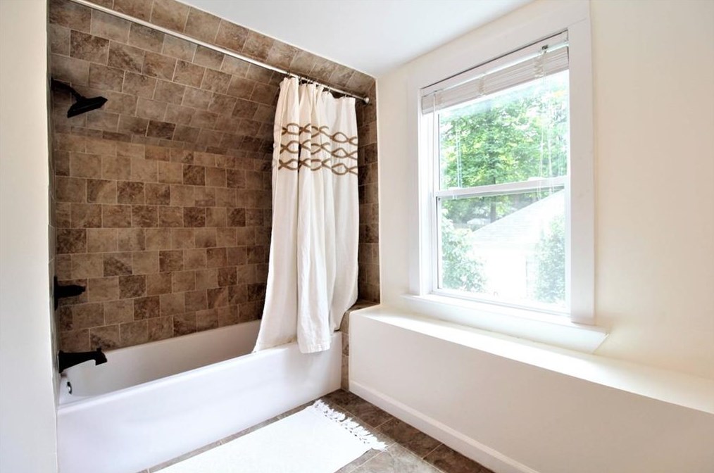 2461 Woodland Cir, Atlanta GA  30344-2765 exterior