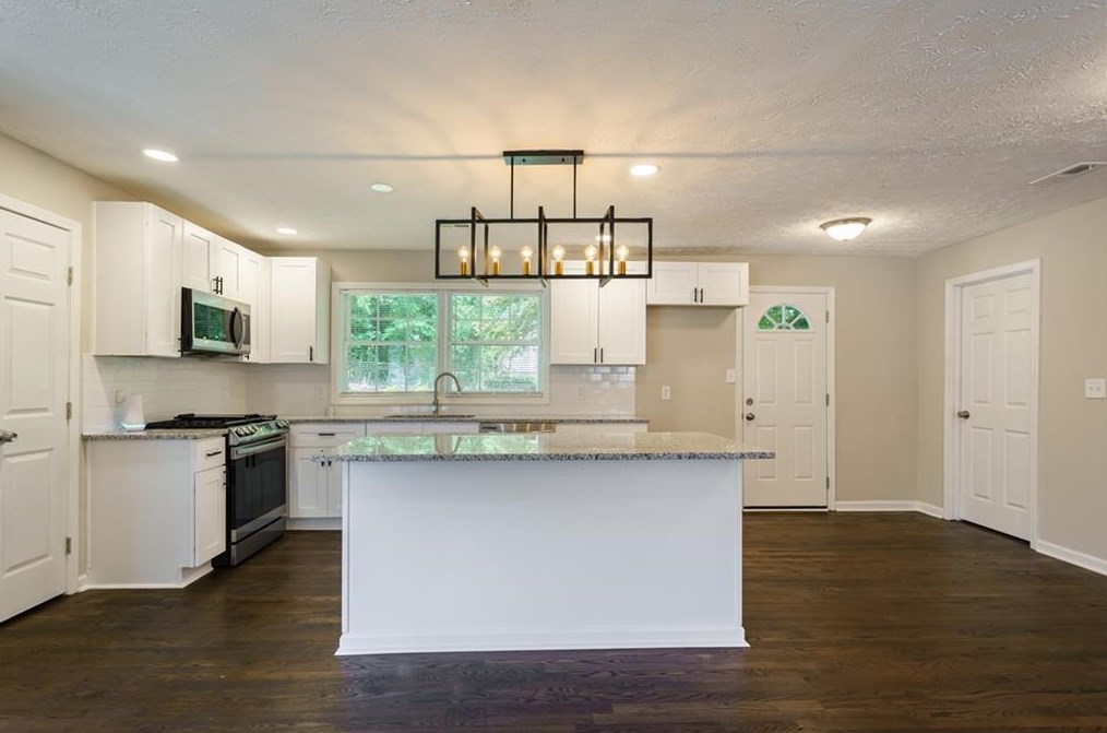 2409 Shamrock Dr, Decatur GA  30032-7149 exterior