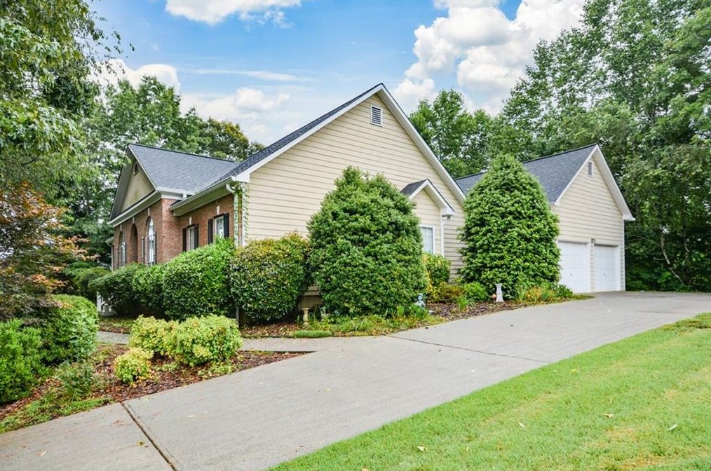 122 Preserve Pkwy, Ball Ground, GA 30107