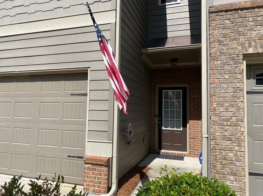 136 Sunset Ln, Holly Springs, GA 30189