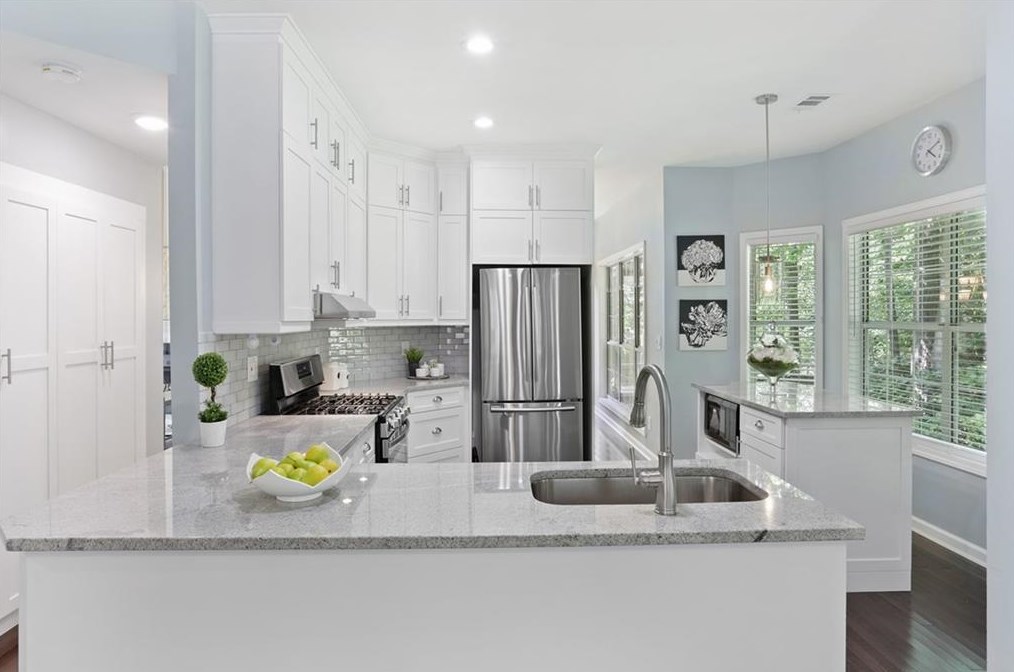 185 Riversong Dr, Alpharetta, GA 30022-5328