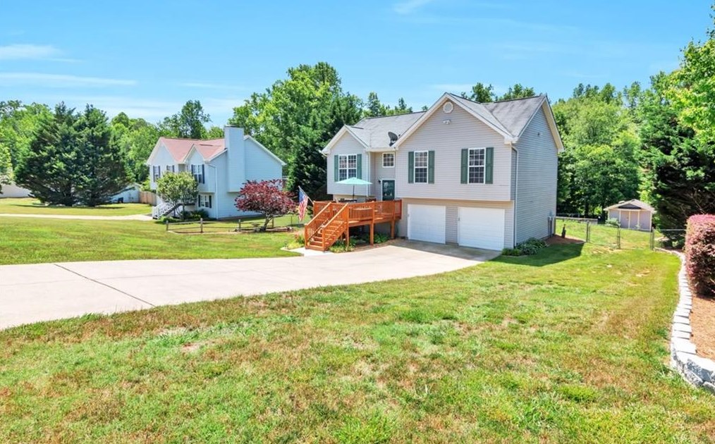 5702 Cottage Ln, Clermont, GA 30527-2235
