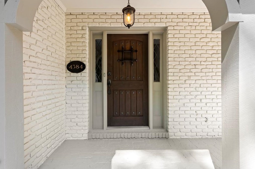 4384 Whitewater Creek Rd, Atlanta GA  30327-3958 exterior