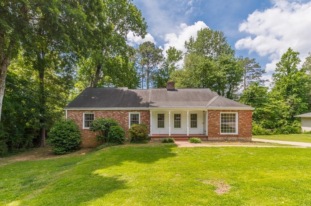 2352 Ridgeway Ave, Atlanta, GA 30337-1614
