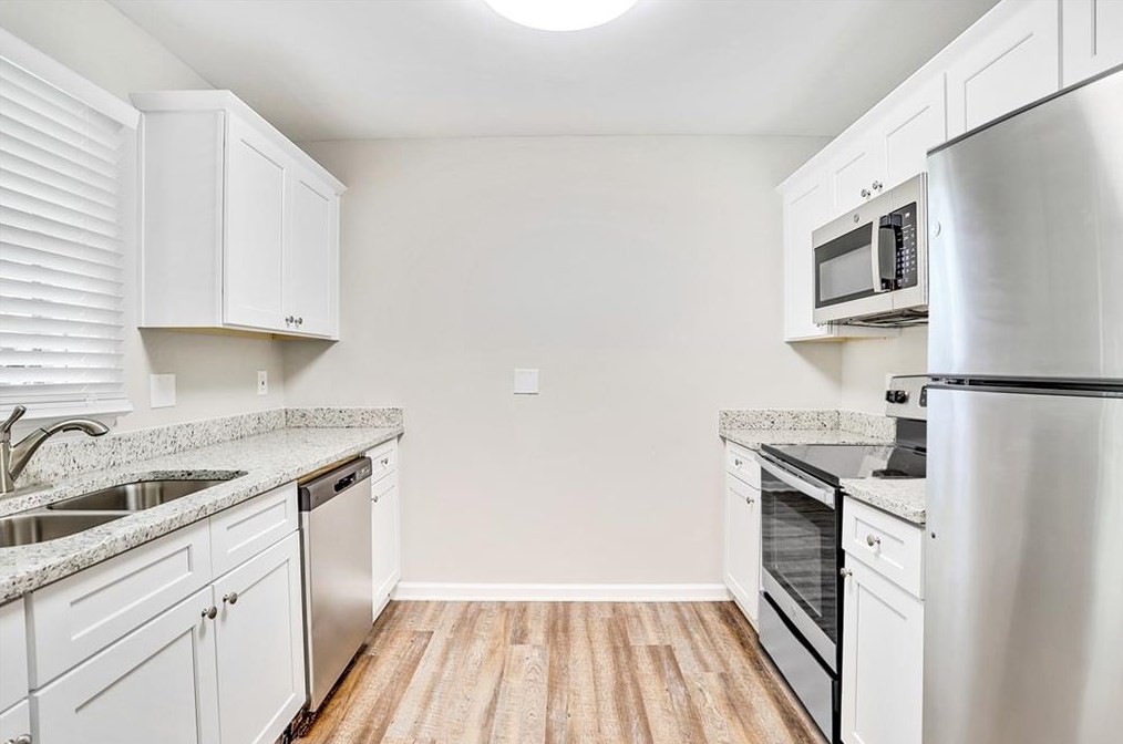 851 Parkstone Dr, Stone Mountain GA  30083-3515 exterior