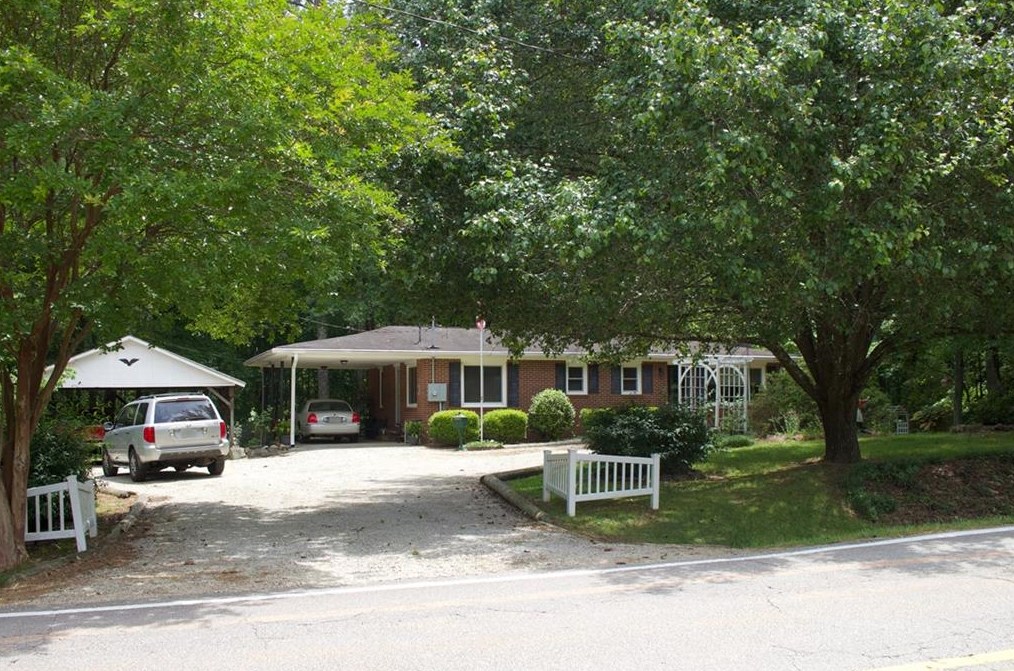 1544 Flat Rock Rd, Douglasville, GA 30134-3631