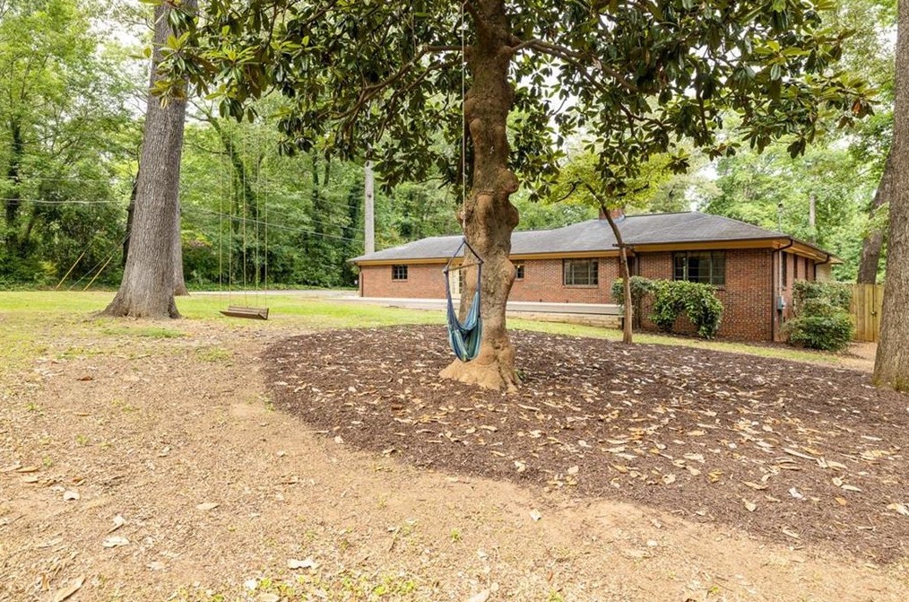 1216 Oldfield Rd, Decatur GA  30030-4545 exterior