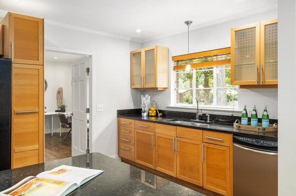 1216 Oldfield Rd, Decatur GA  30030-4545 exterior