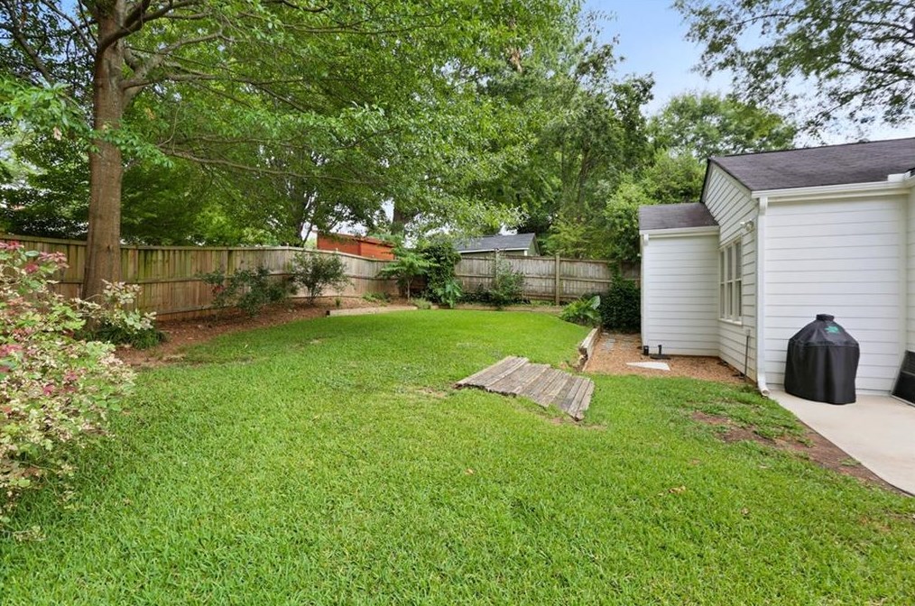 2300 Sanford Rd, Decatur GA  30033-5527 exterior