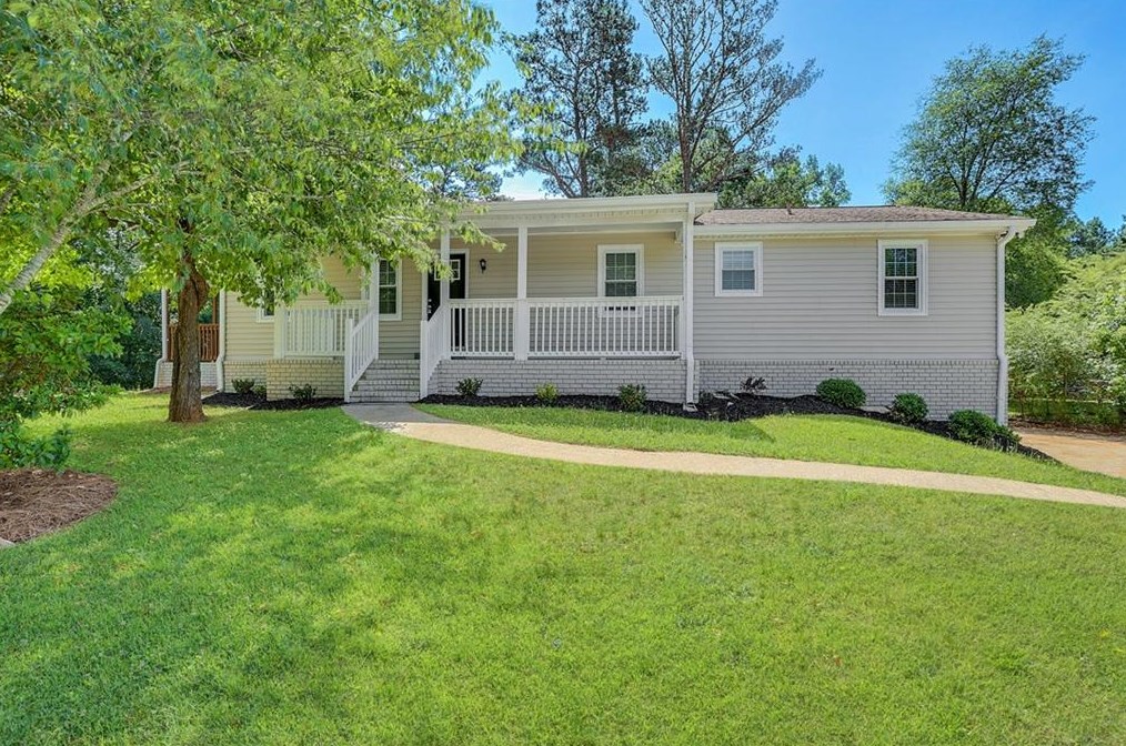 5498 Balmoral Dr, Douglasville, GA 30135