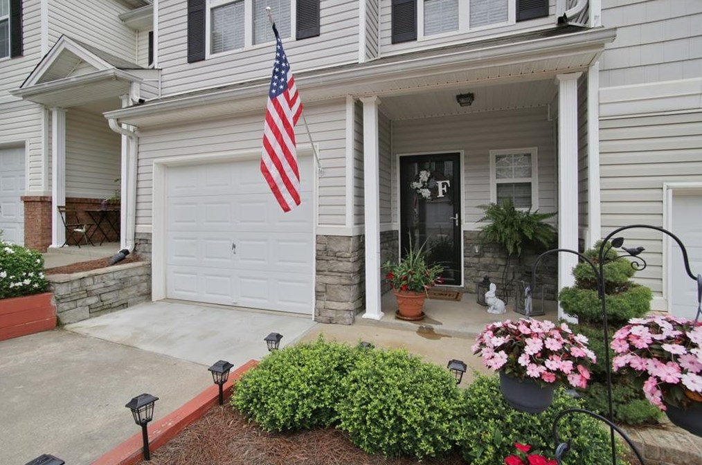 4935 Vireo Dr, Flowery Branch, GA 30542-3395