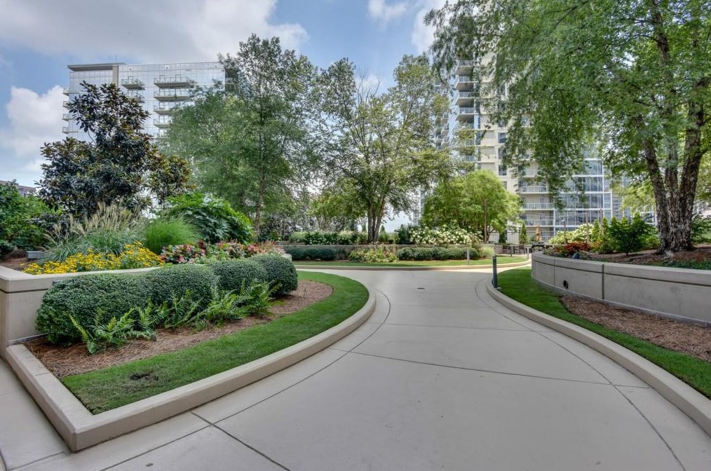 1080 Peachtree St, Atlanta GA  30309-3963 exterior