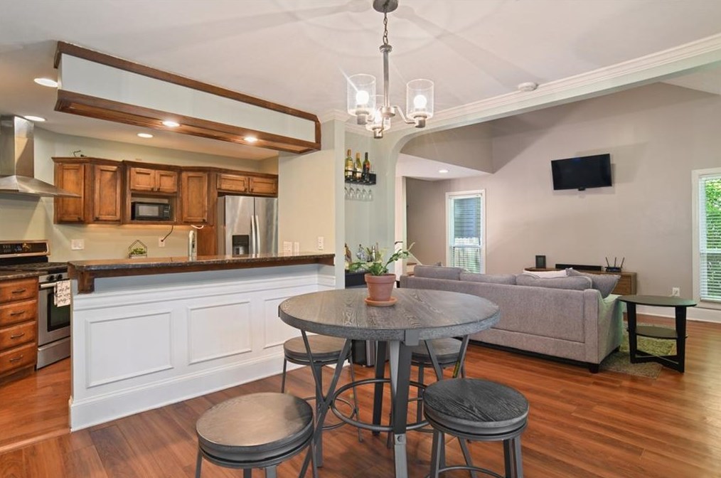 1070 Creatwood Cir, Smyrna GA  30080-8212 exterior