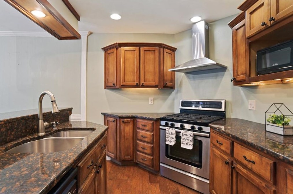 1070 Creatwood Cir, Smyrna GA  30080-8212 exterior