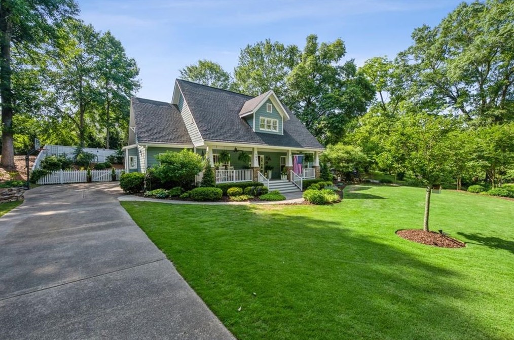 403 Chattahoochee St, Roswell, GA 30075-4811