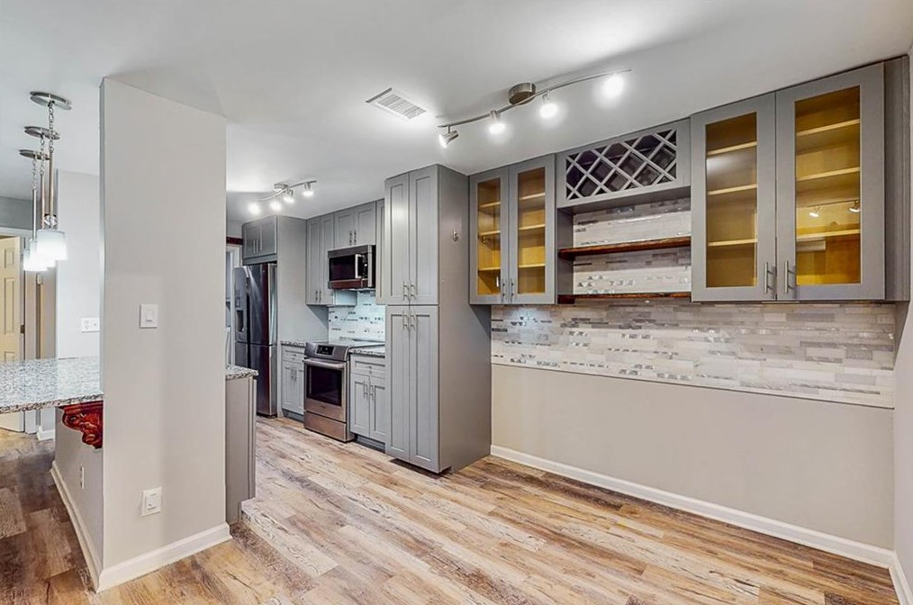 1404 Tuxworth Cir, Decatur GA  30033-5621 exterior