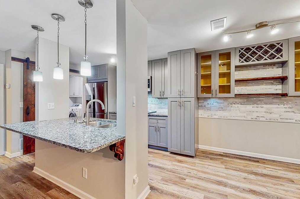 1404 Tuxworth Cir, Decatur GA  30033-5621 exterior