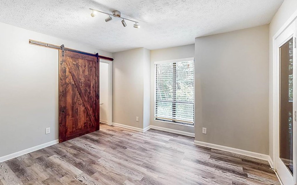 1404 Tuxworth Cir, Decatur GA  30033-5621 exterior